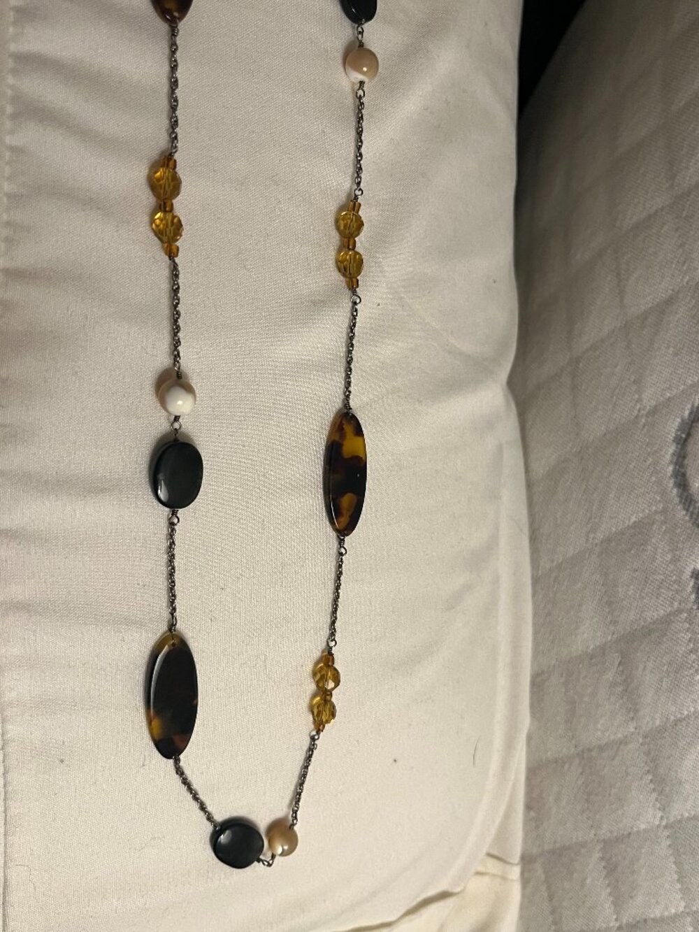 Beautiful 17.5" Beaded Necklace w/Faux Crystal - excellent condition!